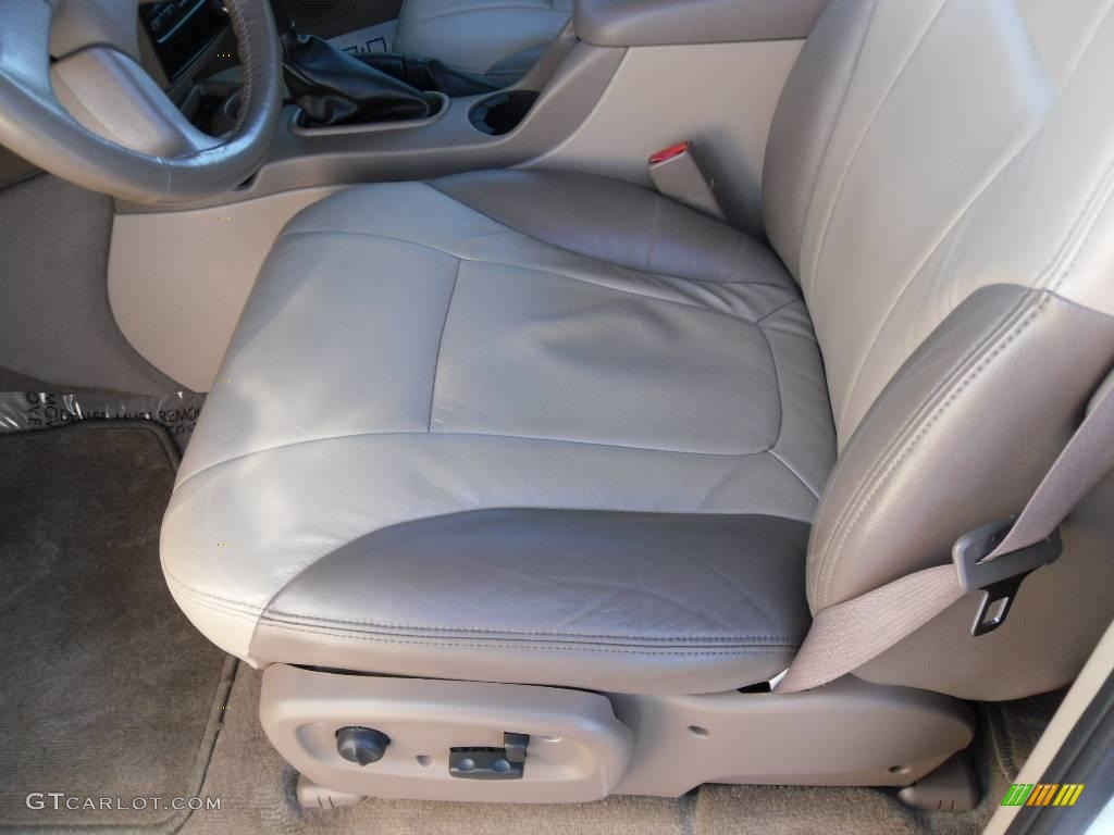 2004 TrailBlazer LT - Summit White / Light Cashmere photo #7