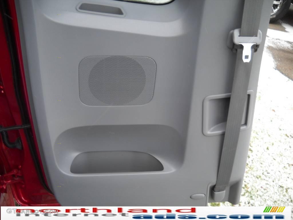 2005 Tacoma V6 Access Cab 4x4 - Impulse Red Pearl / Graphite Gray photo #13