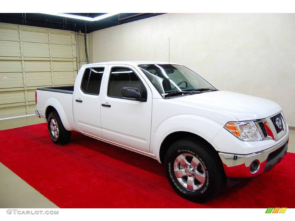 Avalanche White Nissan Frontier