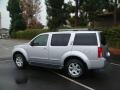 2009 Silver Lightning Nissan Pathfinder SE 4x4  photo #4