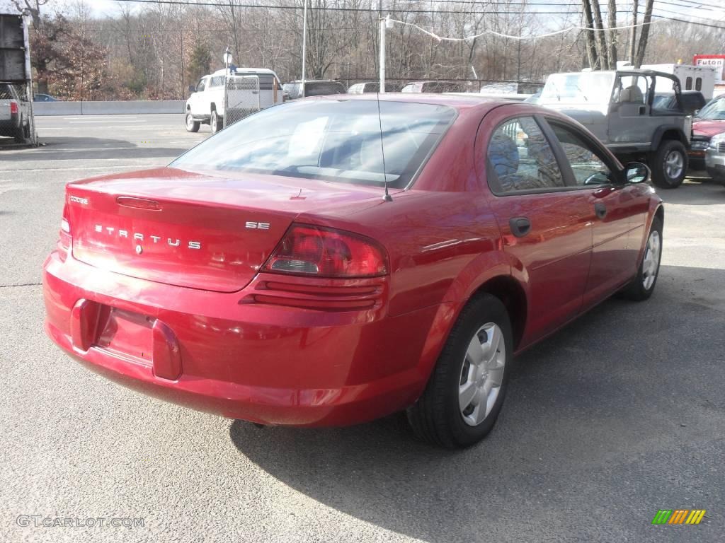 2004 Stratus SE Sedan - Inferno Red Pearlcoat / Dark Slate Gray photo #5