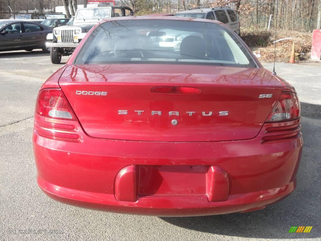 2004 Stratus SE Sedan - Inferno Red Pearlcoat / Dark Slate Gray photo #6
