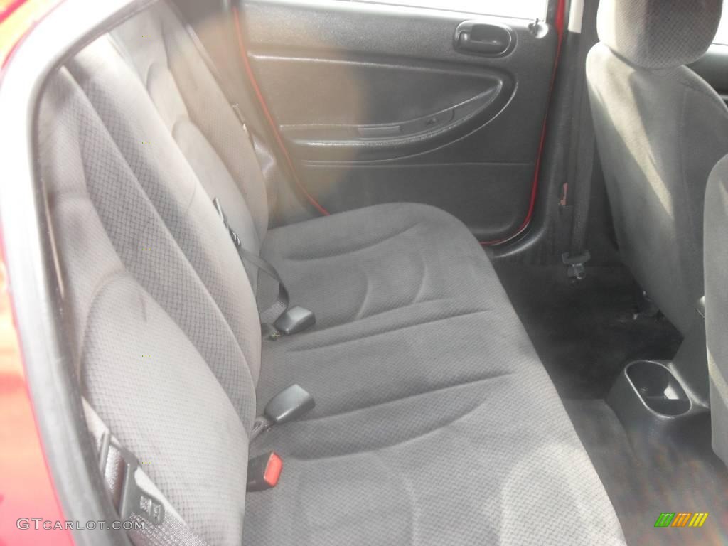 2004 Stratus SE Sedan - Inferno Red Pearlcoat / Dark Slate Gray photo #11