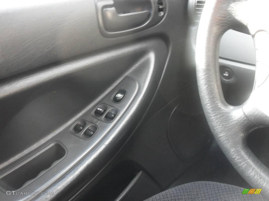 2004 Stratus SE Sedan - Inferno Red Pearlcoat / Dark Slate Gray photo #16