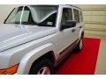 2006 Bright Silver Metallic Jeep Commander   photo #12