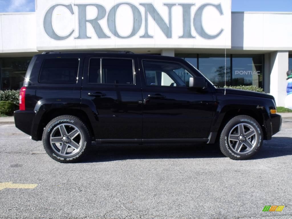 Brilliant Black Crystal Pearl Jeep Patriot