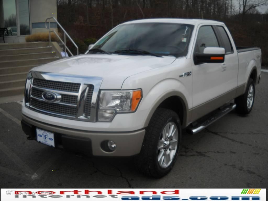 2010 F150 Lariat SuperCab 4x4 - White Platinum Metallic Tri Coat / Tan photo #2