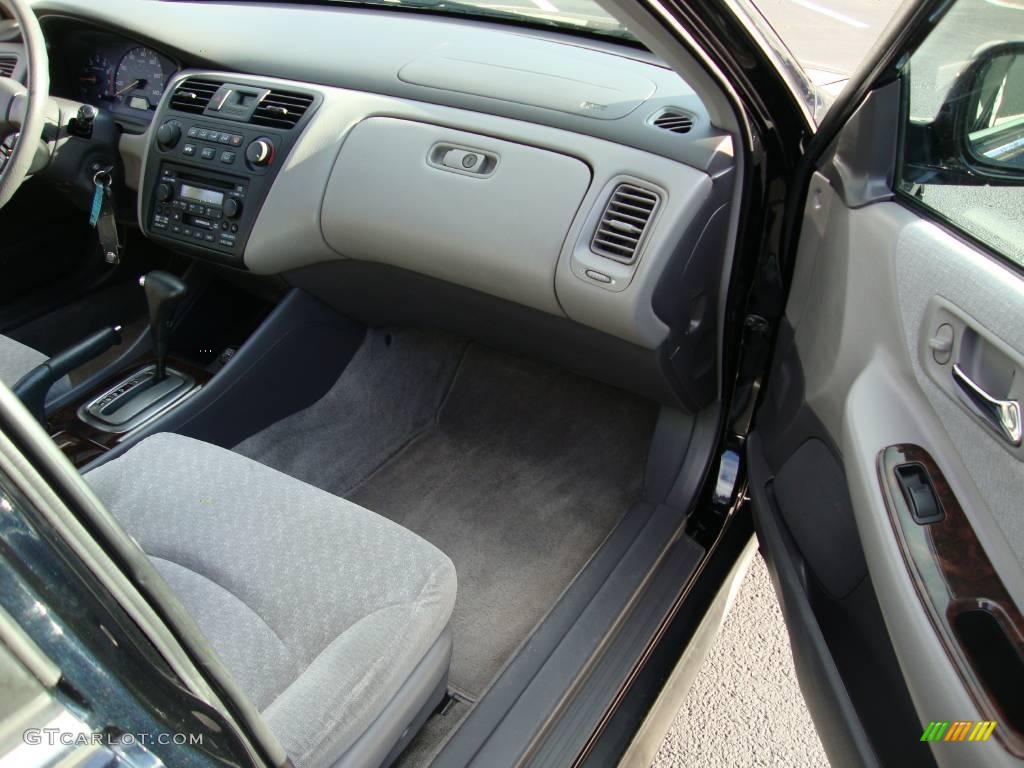 2002 Accord SE Sedan - Nighthawk Black Pearl / Quartz Gray photo #17