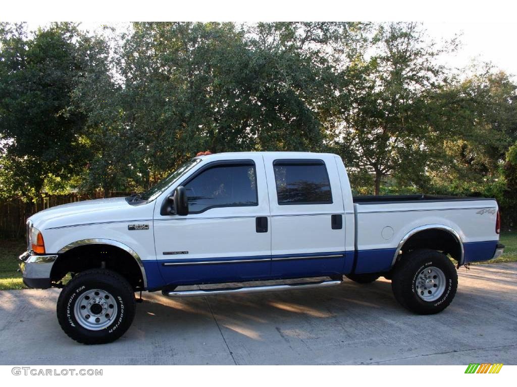 2000 F250 Super Duty XLT Crew Cab 4x4 - Oxford White / Dark Denim Blue photo #3