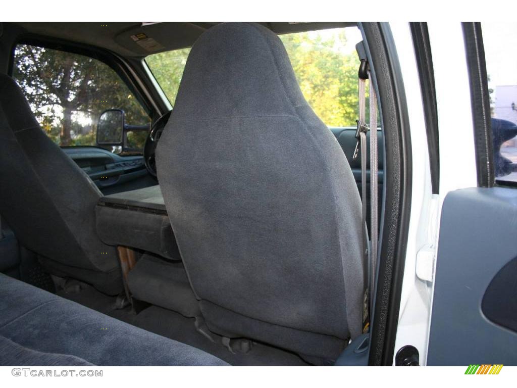 2000 F250 Super Duty XLT Crew Cab 4x4 - Oxford White / Dark Denim Blue photo #45