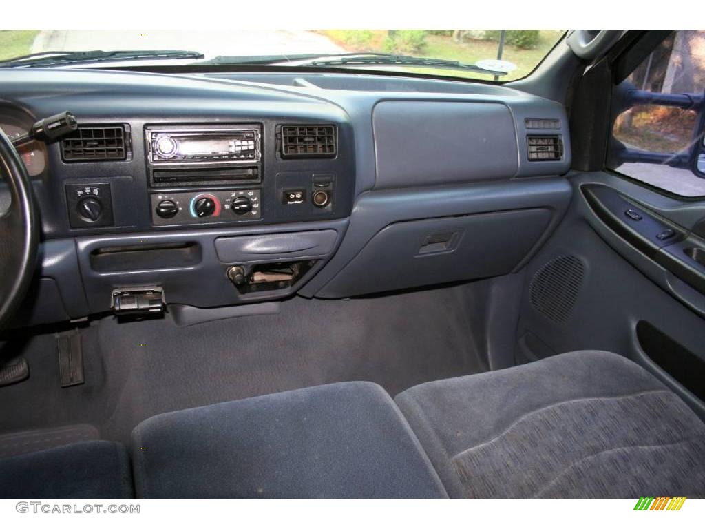 2000 F250 Super Duty XLT Crew Cab 4x4 - Oxford White / Dark Denim Blue photo #51