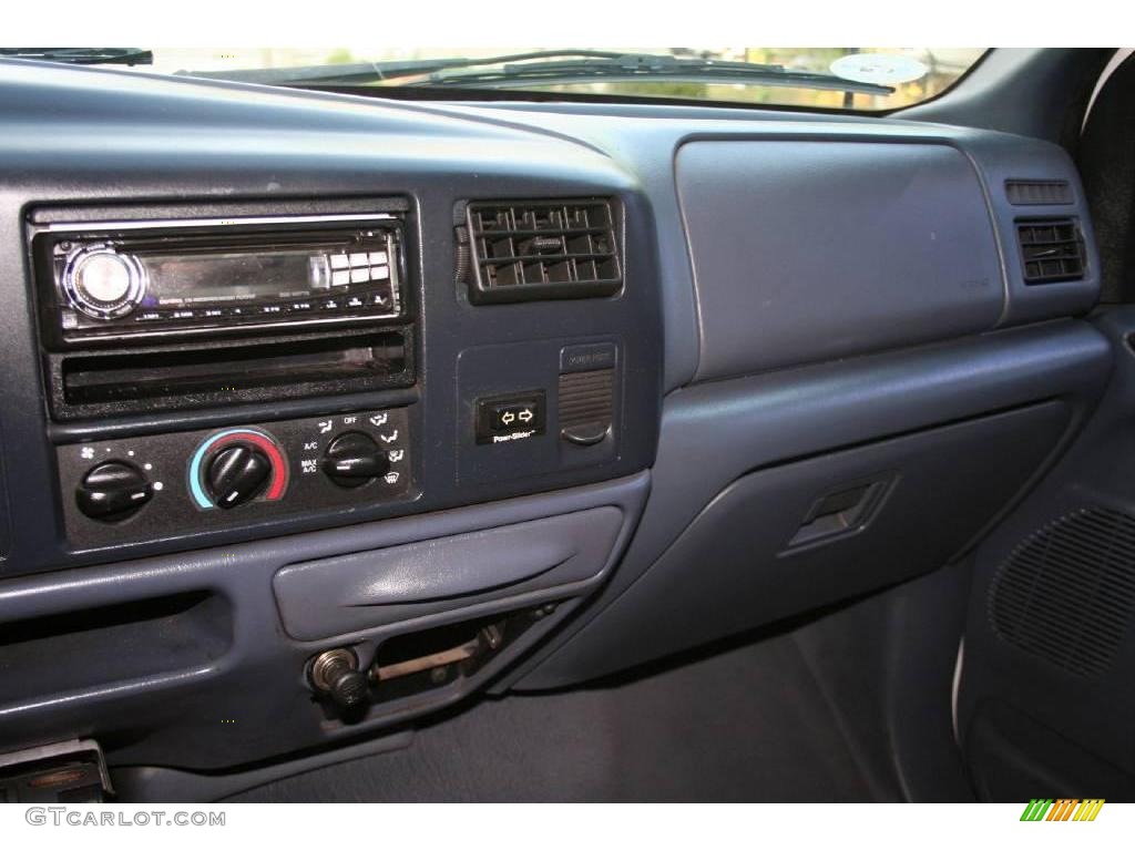 2000 F250 Super Duty XLT Crew Cab 4x4 - Oxford White / Dark Denim Blue photo #53