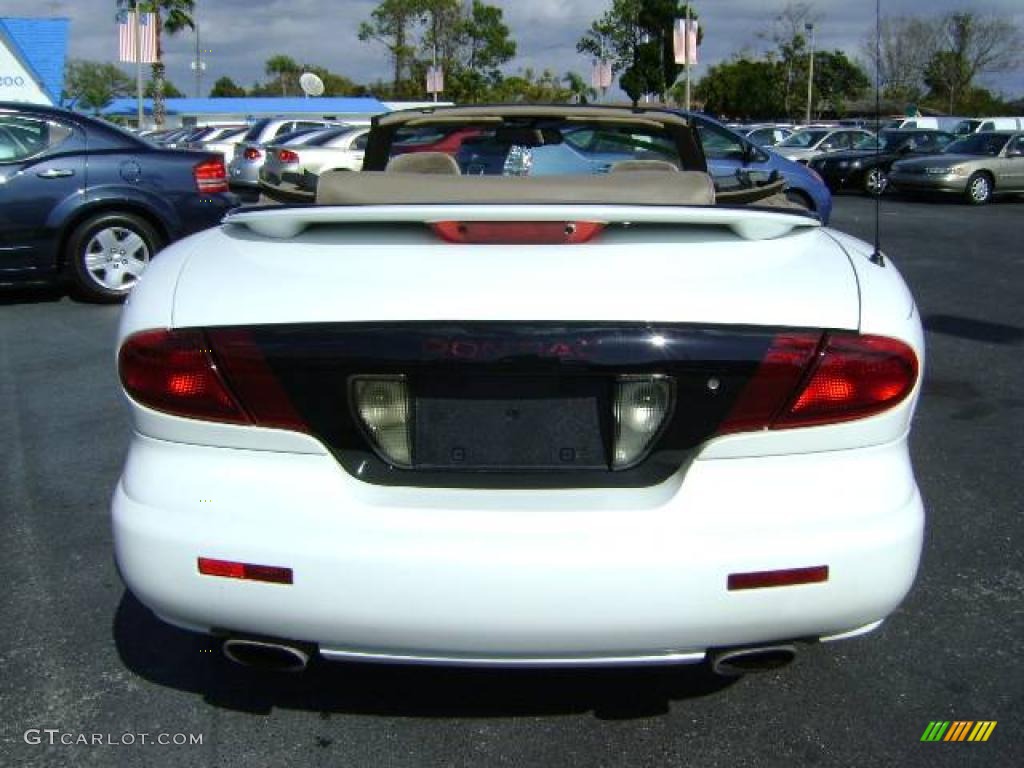 1999 Sunfire GT Convertible - Arctic White / Taupe photo #6