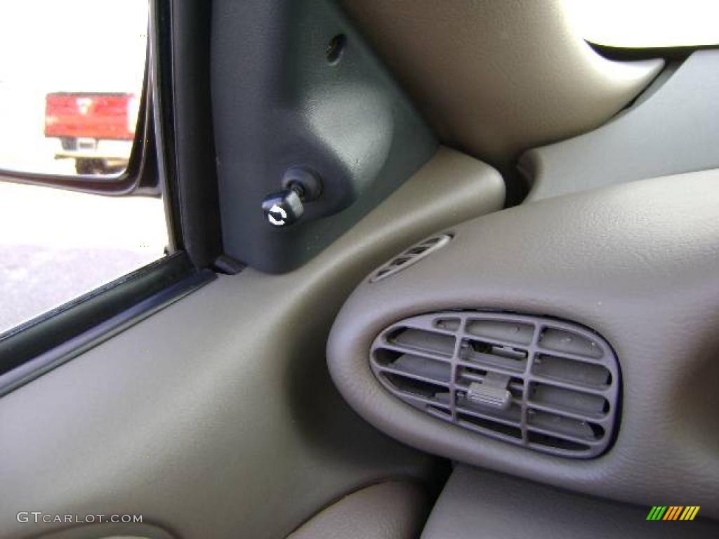 1999 Sunfire GT Convertible - Arctic White / Taupe photo #26