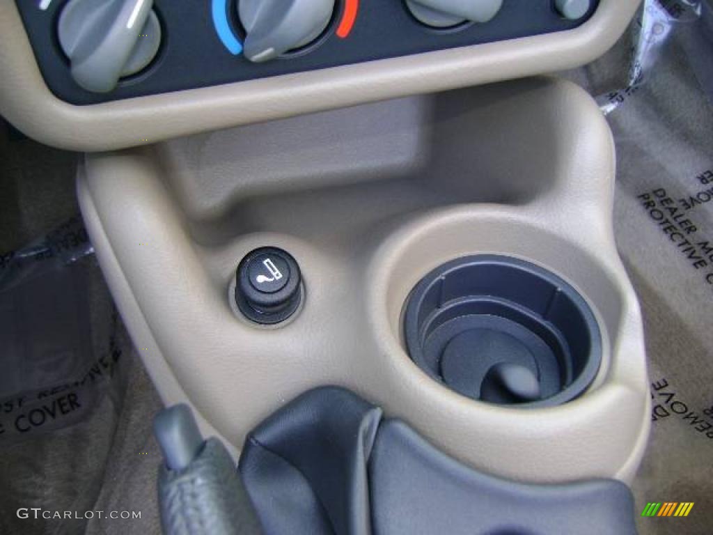 1999 Sunfire GT Convertible - Arctic White / Taupe photo #33