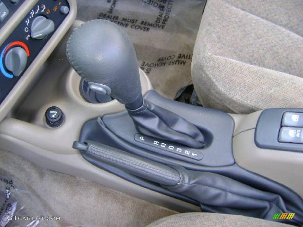 1999 Sunfire GT Convertible - Arctic White / Taupe photo #34