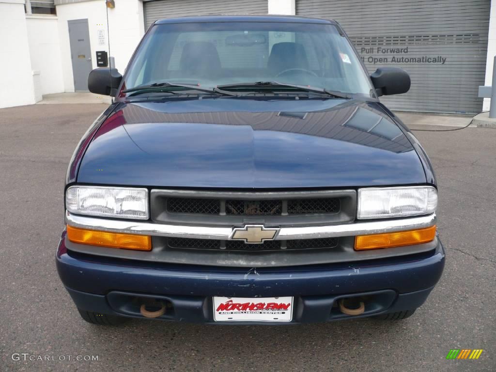 2001 S10 LS Extended Cab 4x4 - Indigo Blue Metallic / Graphite photo #2