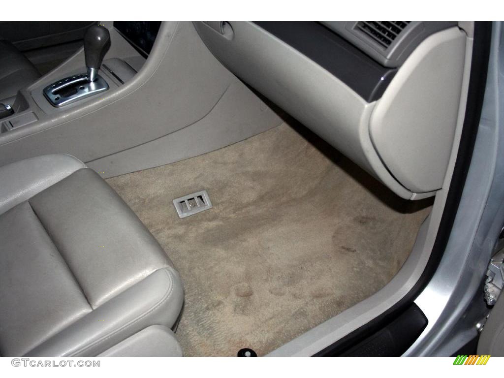 2004 A4 1.8T Sedan - Light Silver Metallic / Platinum photo #34
