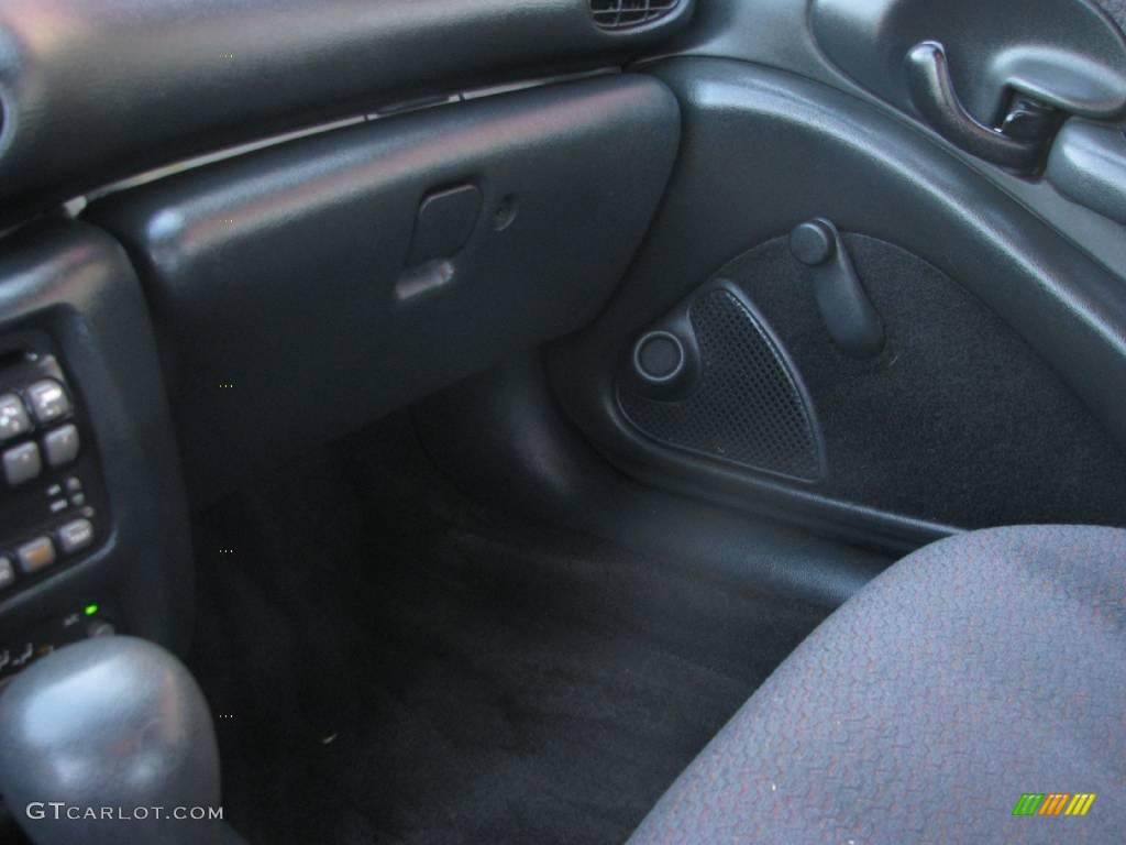 2002 Sunfire SE Coupe - Indigo Blue Metallic / Graphite photo #20