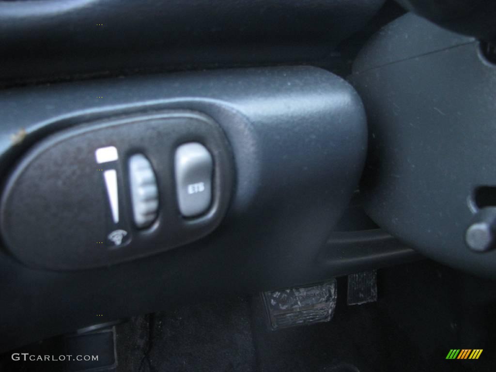 2002 Sunfire SE Coupe - Indigo Blue Metallic / Graphite photo #21