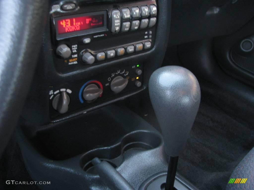 2002 Sunfire SE Coupe - Indigo Blue Metallic / Graphite photo #22