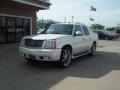 White Diamond - Escalade EXT AWD Photo No. 2