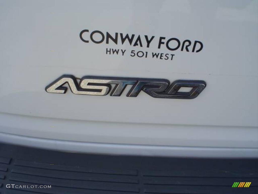 2005 Astro Commercial Van - Summit White / Blue photo #13