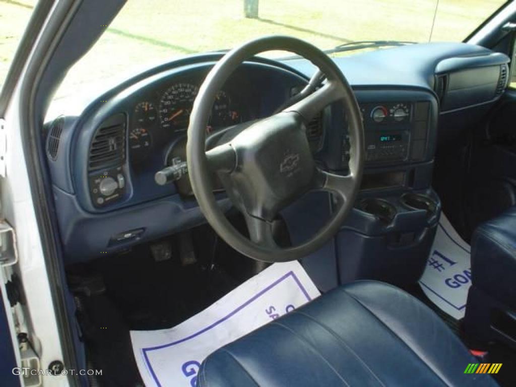 2005 Astro Commercial Van - Summit White / Blue photo #21