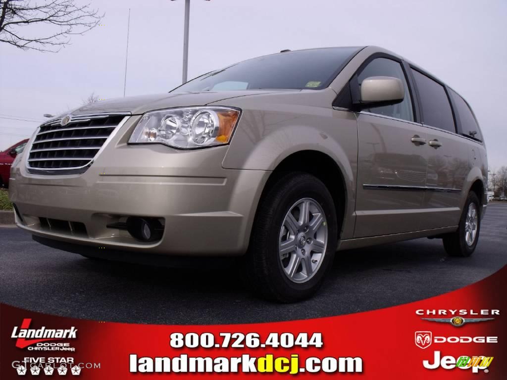 Light Sandstone Metallic Chrysler Town & Country