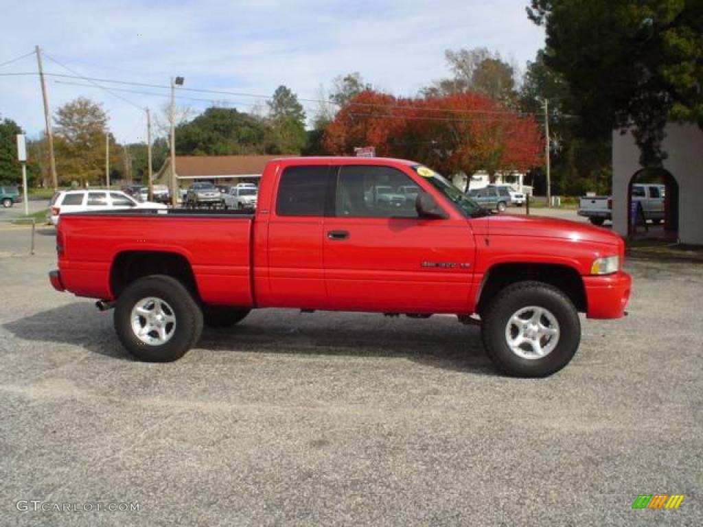 2001 Ram 1500 Sport Club Cab 4x4 - Flame Red / Agate photo #4