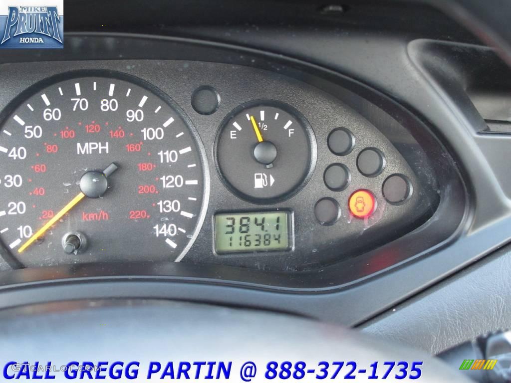 2002 Focus SE Sedan - Grabber Green Metallic / Medium Graphite photo #15