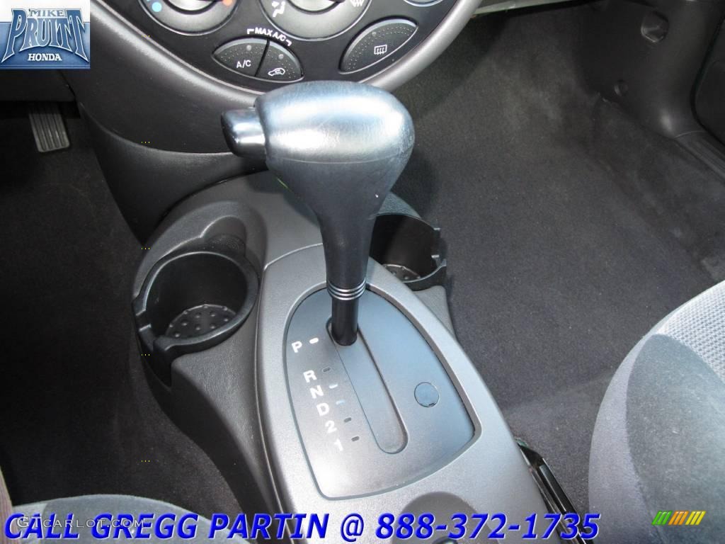 2002 Focus SE Sedan - Grabber Green Metallic / Medium Graphite photo #19