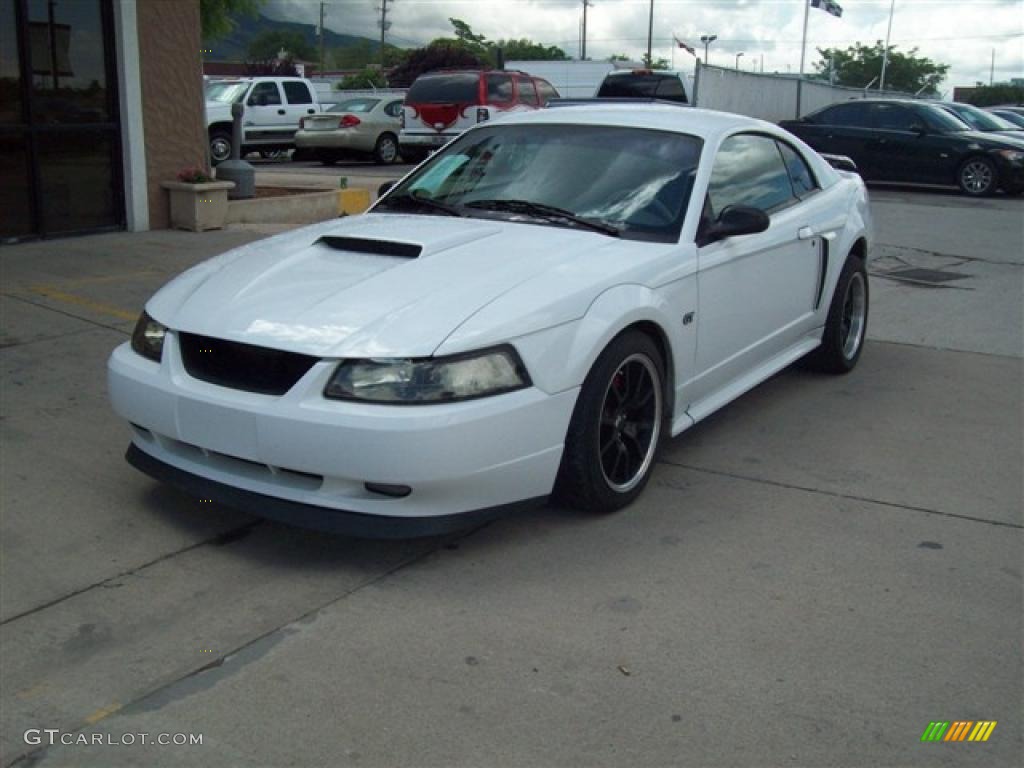2002 Mustang GT Coupe - Oxford White / Medium Parchment photo #2