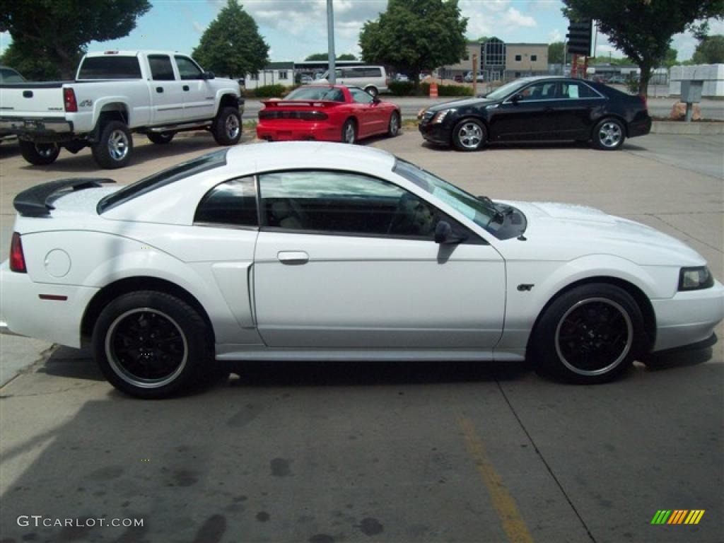 2002 Mustang GT Coupe - Oxford White / Medium Parchment photo #5