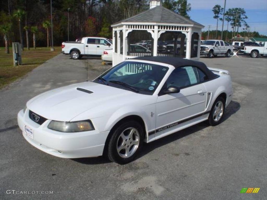 Oxford White Ford Mustang