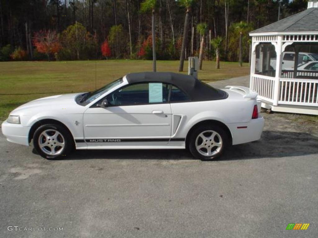 2002 Mustang V6 Convertible - Oxford White / Dark Charcoal photo #8