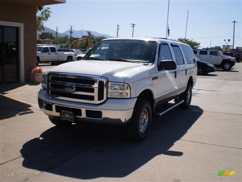 2005 Excursion XLT 4x4 - Oxford White / Medium Flint photo #2