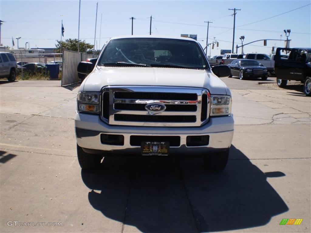 2005 Excursion XLT 4x4 - Oxford White / Medium Flint photo #3