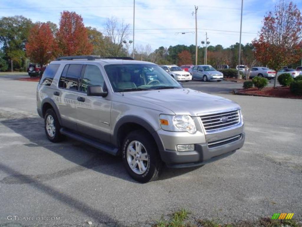 2006 Explorer XLT - Silver Birch Metallic / Camel photo #3