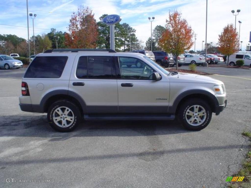 2006 Explorer XLT - Silver Birch Metallic / Camel photo #4