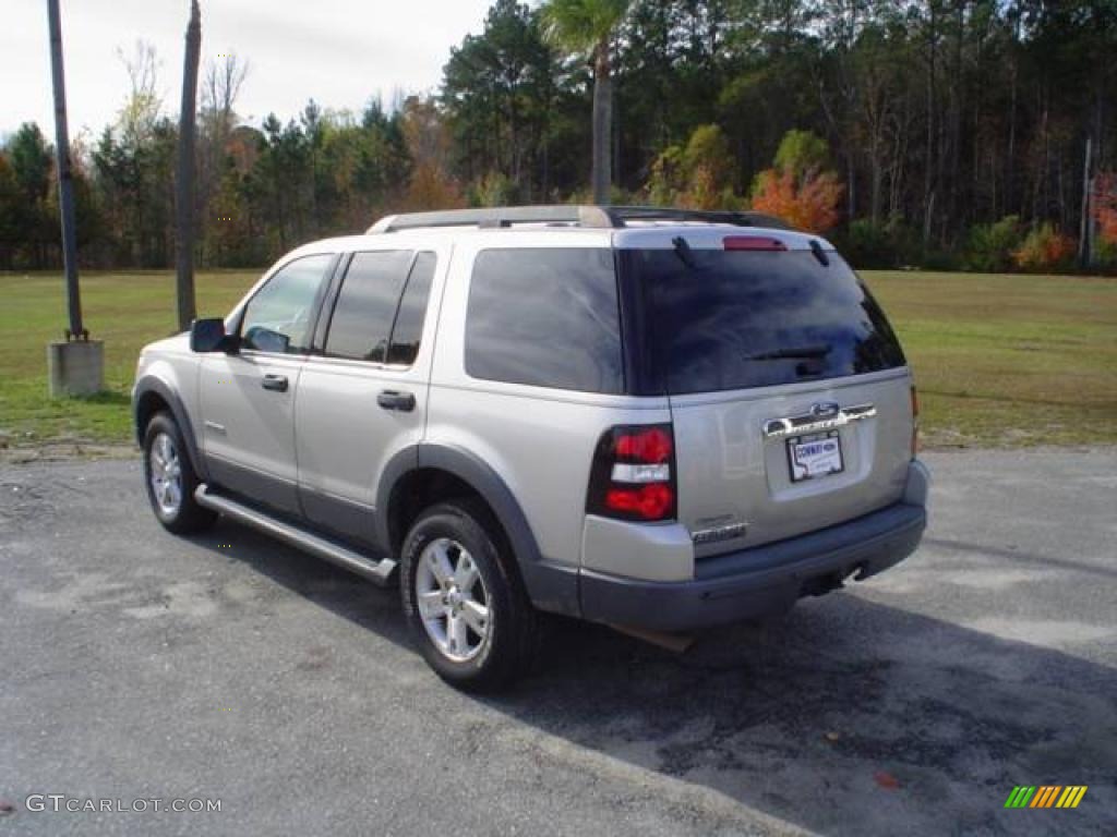 2006 Explorer XLT - Silver Birch Metallic / Camel photo #7