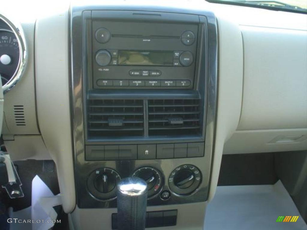 2006 Explorer XLT - Silver Birch Metallic / Camel photo #24