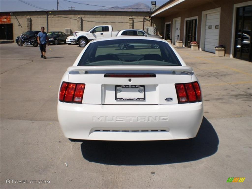 2002 Mustang V6 Coupe - Oxford White / Medium Parchment photo #7