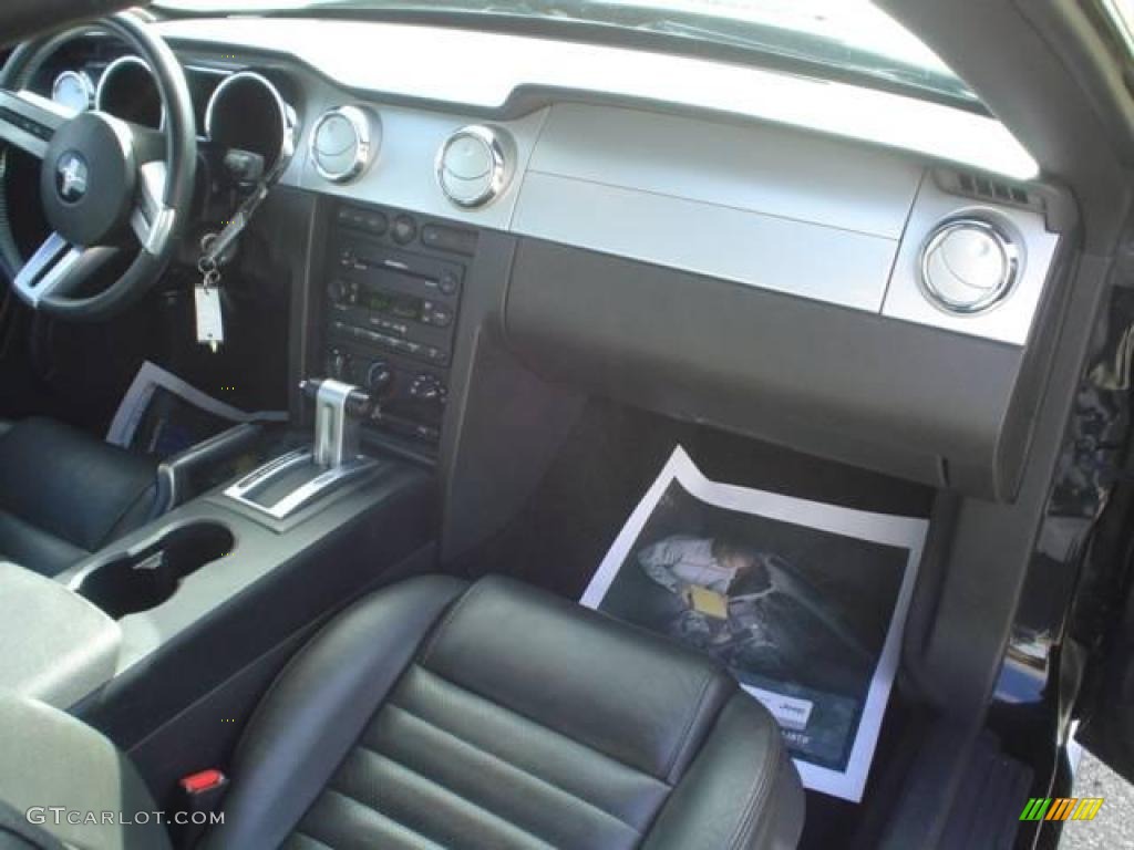 2006 Mustang GT Premium Coupe - Black / Dark Charcoal photo #20