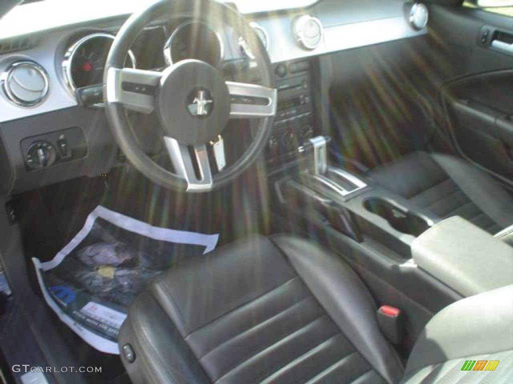 2006 Mustang GT Premium Coupe - Black / Dark Charcoal photo #22