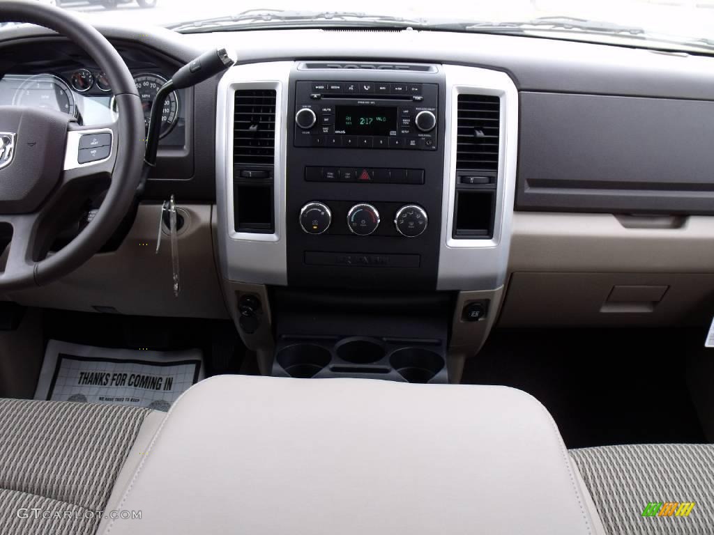 2009 Ram 1500 SLT Crew Cab - Austin Tan Pearl / Light Pebble Beige/Bark Brown photo #11