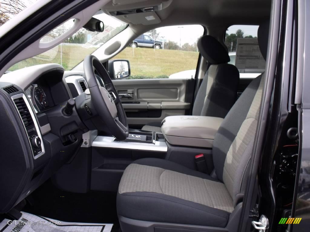 2010 Ram 1500 Big Horn Crew Cab - Brilliant Black Crystal Pearl / Dark Slate/Medium Graystone photo #7