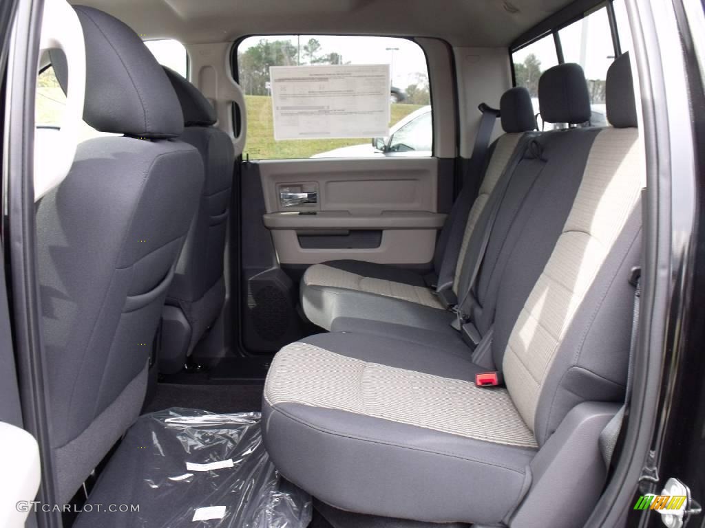 2010 Ram 1500 Big Horn Crew Cab - Brilliant Black Crystal Pearl / Dark Slate/Medium Graystone photo #8