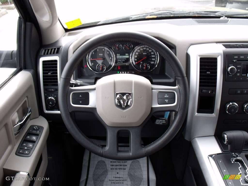 2010 Ram 1500 Big Horn Crew Cab - Brilliant Black Crystal Pearl / Dark Slate/Medium Graystone photo #13