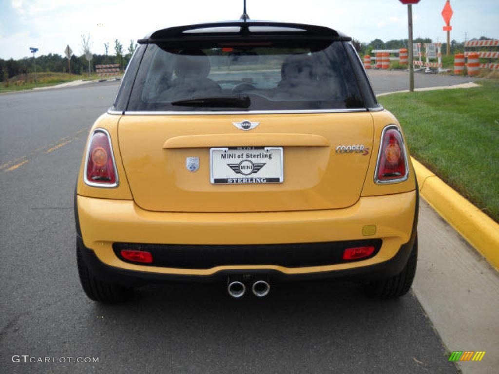 2007 Cooper S Hardtop - Mellow Yellow / Carbon Black/Black photo #4